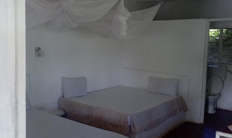 Queen Family Room No.16